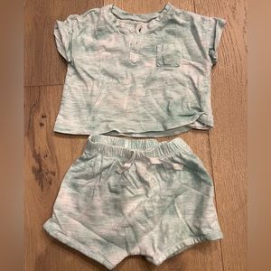 Baby Gap - 2 piece short set - tie dye - Size 6-12 Months - Gently Used